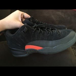 Size 5y- Jordan 12s 🍊